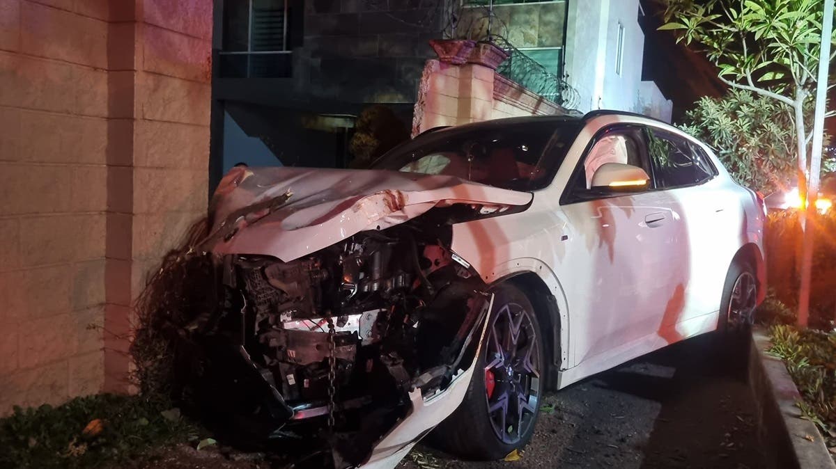 Jovenes ebrios estrellan y destrozan su BMW en Lomas de Angelópolis