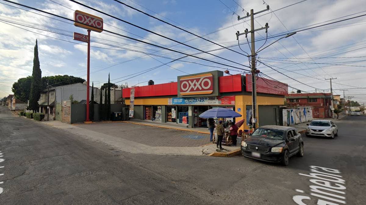 Cristalazo en Oxxo de la colonia Naciones Unidas: empleados se escondieron para salvarse del atraco