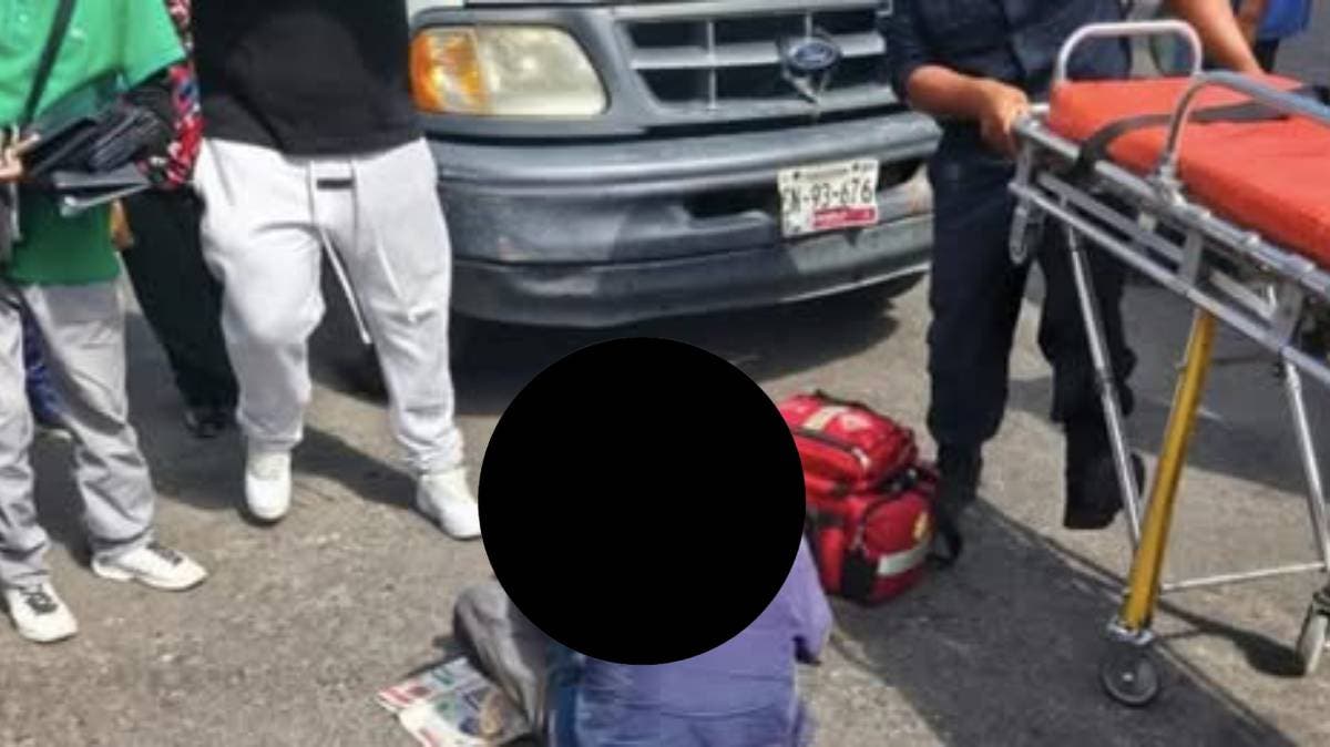 Toñito, el voceador de Atlixco, fue atropellado: la historia del adulto mayor que lucha entre periódicos y obstáculos en su silla de ruedas