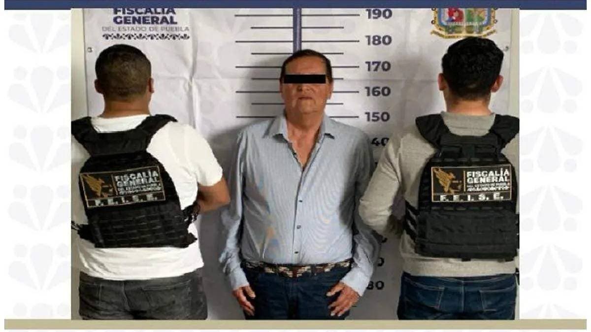 Detienen a hombre de 81 años por extorsionar a su hijo con 30 millones en Puebla