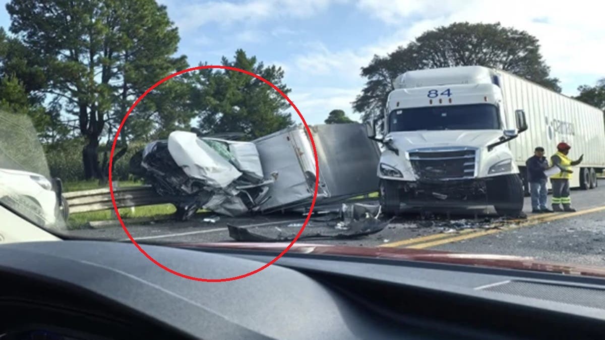 Camioneta destrozada tras accidente en la Amozoc–Perote: cierre parcial y caos vial