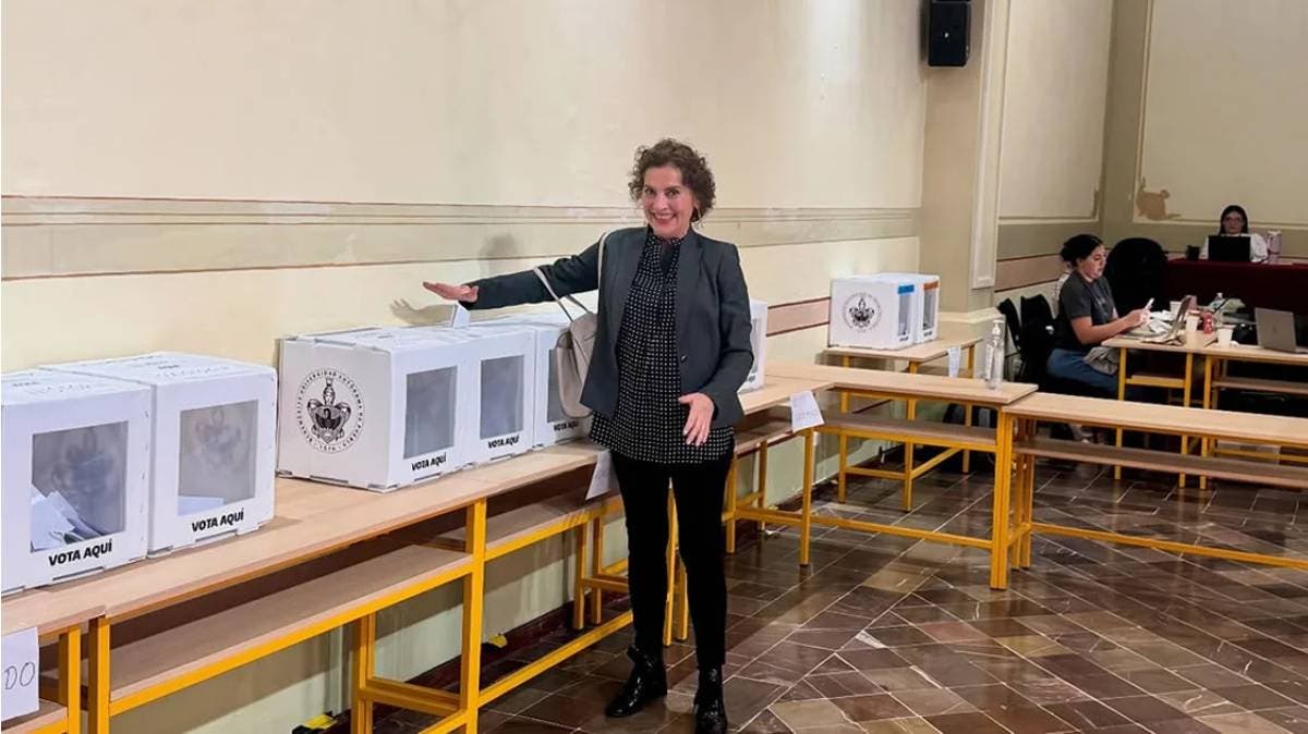 Beatriz Gutiérrez Müller, citada a comparecer en la BUAP: ¿aspira a la rectoría?