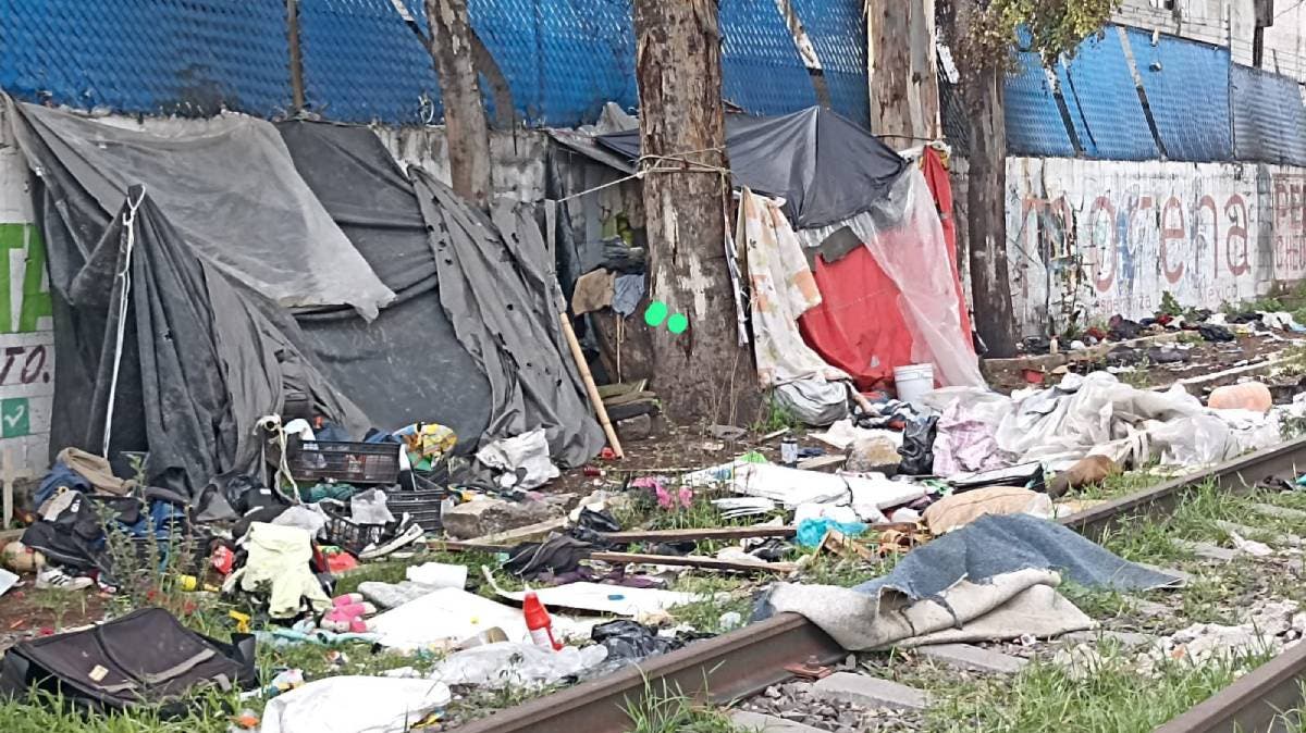 Hallan cuerpo embolsado en Puebla, detrás del tianguis La Cuchilla