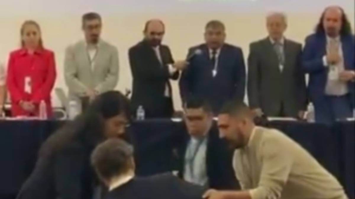 BUAP investiga a exaspirante a rectoría que se desmayó: Zepeda Memije presentó presuntos documentos falsos