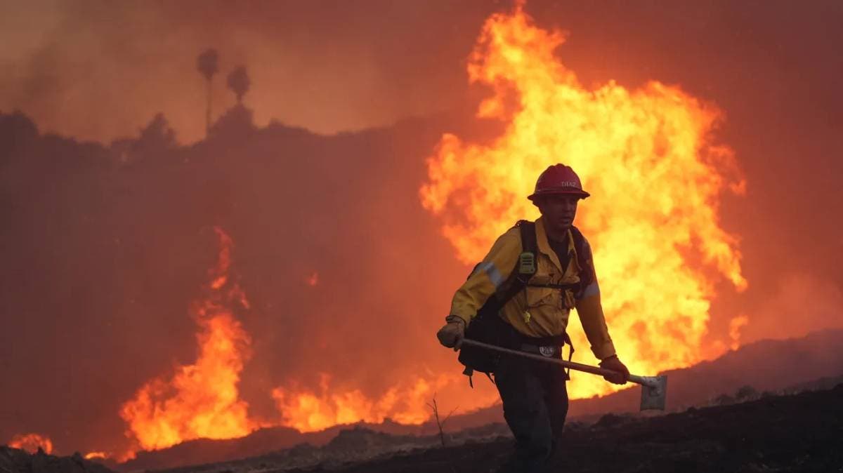 Arrestan a bomberos mexicanos en plena lucha contra el incendio Bear Gulch en Washington