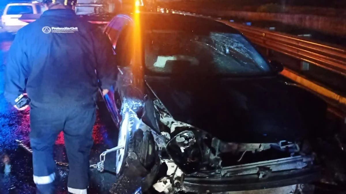 Conductor pierde el control y provoca aparatoso choque en la autopista México–Puebla