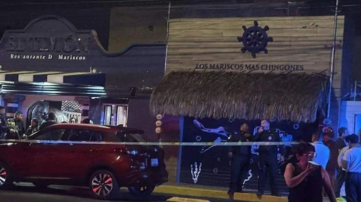 Intento de asalto en marisquería de Bugambilias termina con un ladrón desarmado y golpeado por vecinos