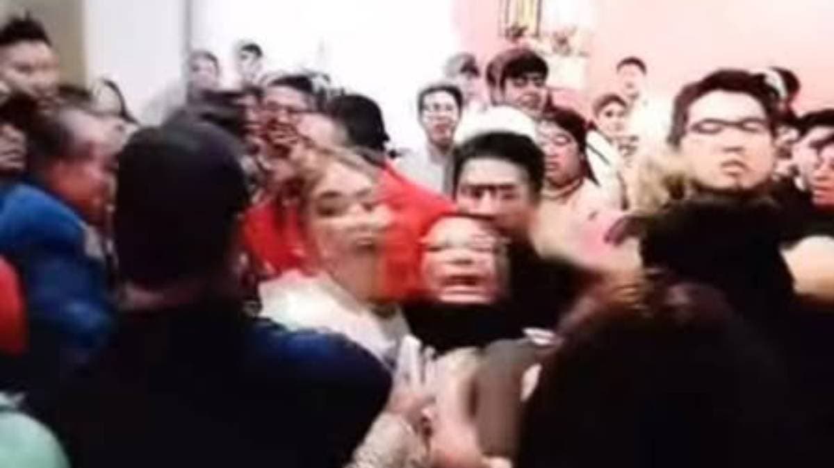 Riña en concurso de reina de fiestas patrias de Sanctorum alarma a Cuautlancingo