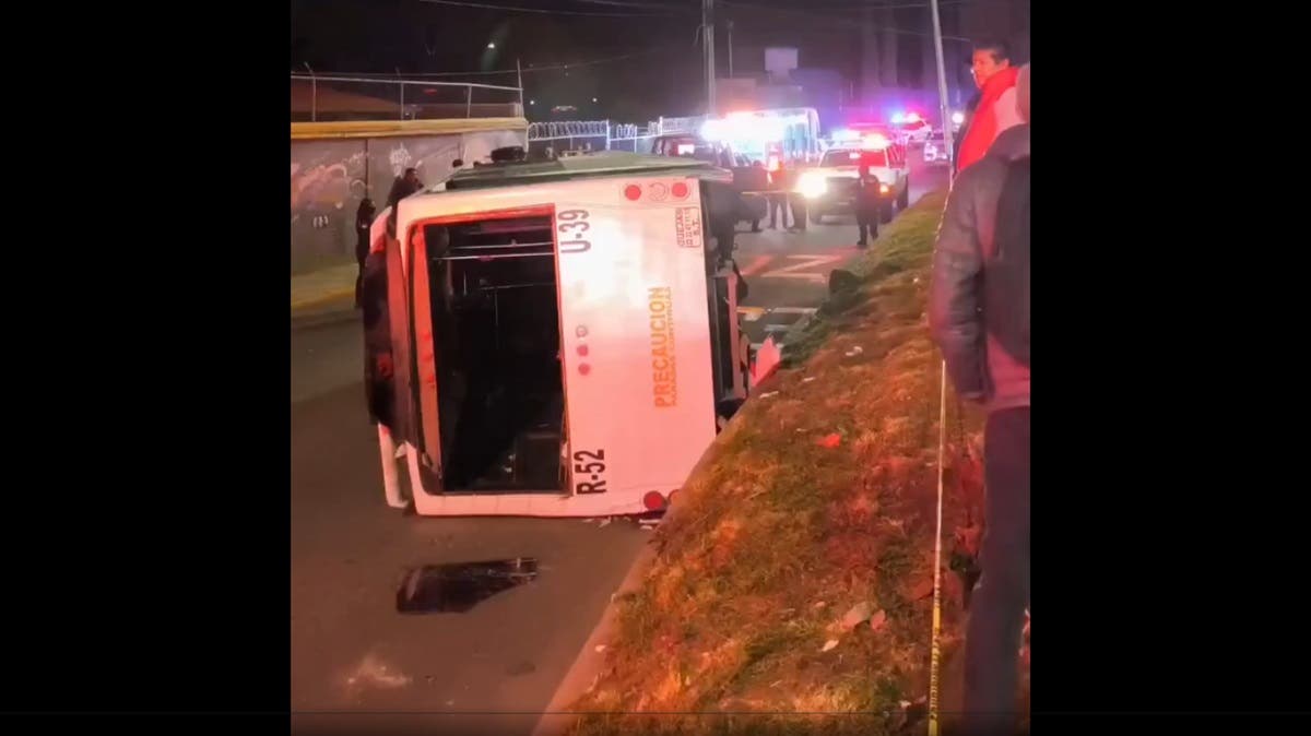 Tragedia en Amalucan: microbús de la Ruta 52 vuelca en bulevar Xonacatepec y deja 30 heridos