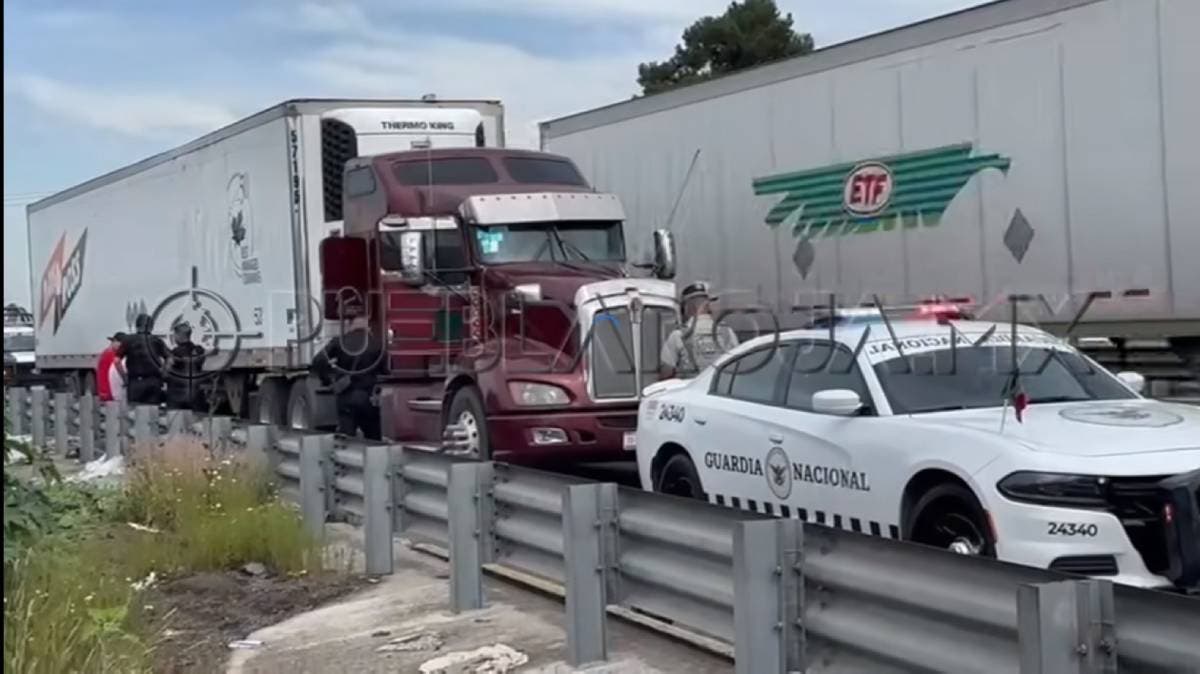 Robo frustrado de tractocamión cargado con medicamentos en Puebla: conductor rescatado tras golpiza