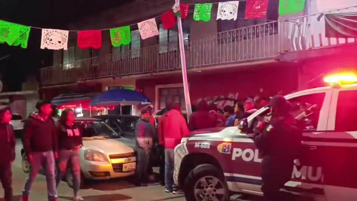 San Baltazar Temaxcalac: vecinos detienen a mujer sorprendida robando cruces en el panteón