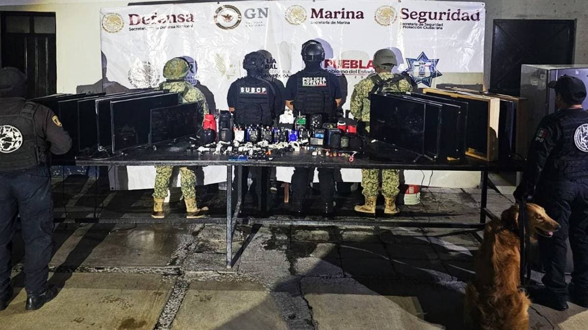 Operativo en penal de Tehuacán: decomisan dinero, celulares y armas punzocortantes