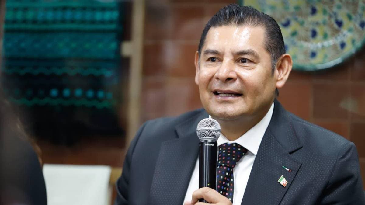 Armenta anuncia ordenamiento de ambulantes en el Centro Histórico de Puebla