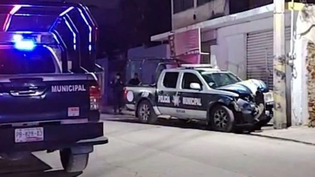 Policías ebrios chocan patrulla en Puebla; agente mujer termina hospitalizada