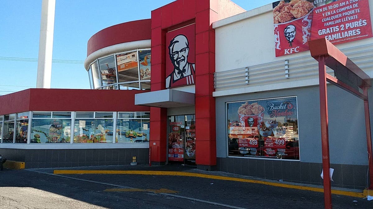 Violento asalto en KFC de Las Torres: ladrones armados encerraron a clientes en la bodega