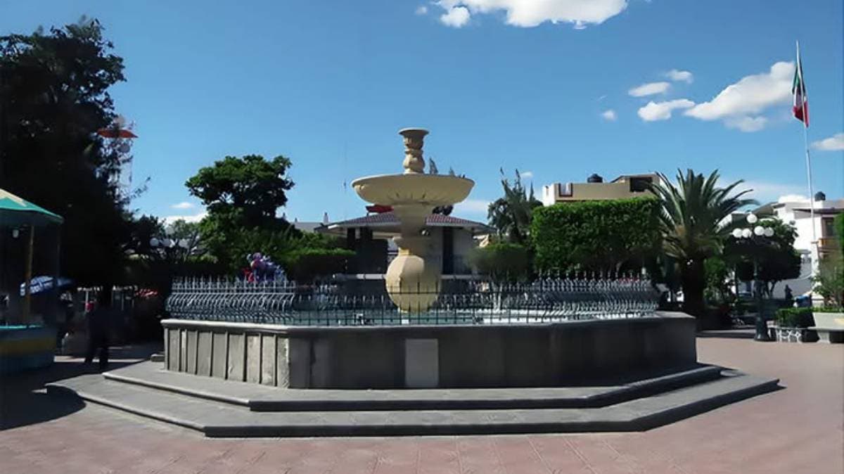 Izúcar de Matamoros pondrá orden: regularán a los “viene-viene” del zócalo tras quejas de turistas