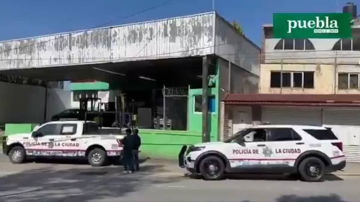 Tragedia en Calzada Zaragoza: guardia de seguridad pierde la vida durante asalto a distribuidora en Puebla