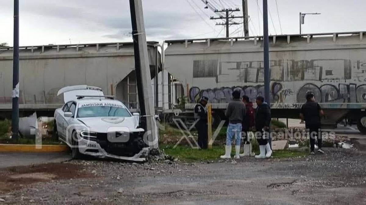 Tren embiste patrulla de la Guardia Nacional en Tepeaca; el elemento se salva de milagro