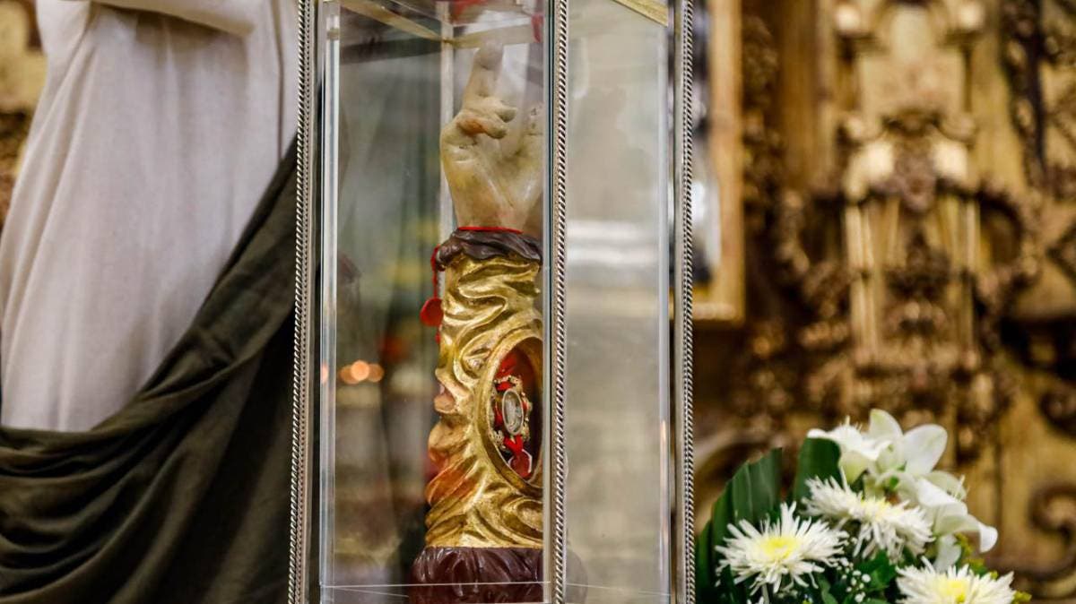 Reclusos veneran reliquias de San Judas Tadeo en histórica misa en el penal de San Miguel en Puebla