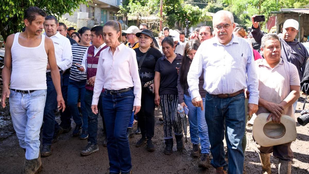 Claudia Sheinbaum exhibe al alcalde de Huauchinango por negligencia ante damnificados