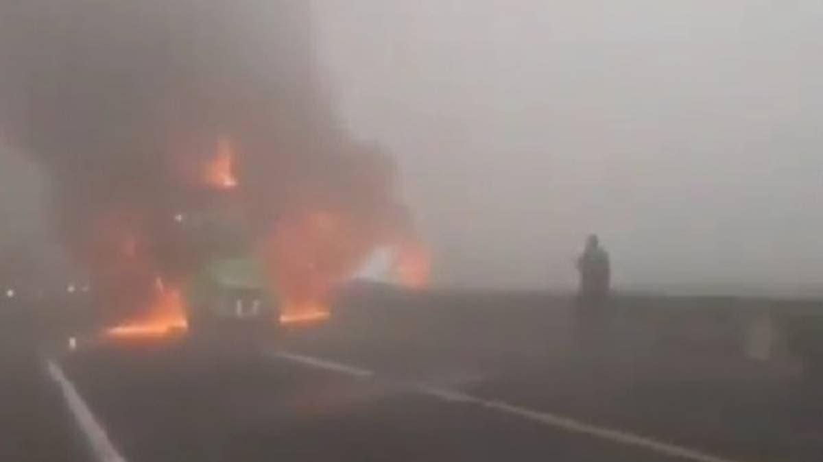 Tráiler se incendia en la autopista Puebla-Orizaba y provoca cierre total a la altura de Esperanza