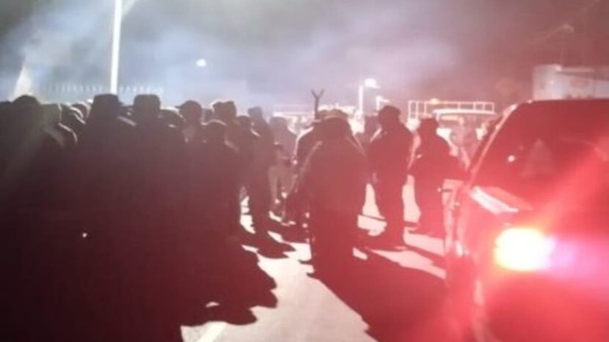 Poblanos hartos de la delincuencia apuñalan y prenden fuego a presunto ladrón en fraccionamiento al sur de Puebla