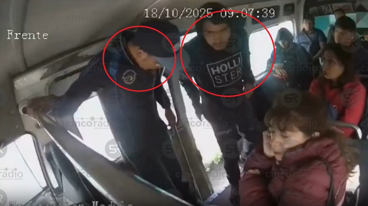 Asalto en segundos: delincuentes encañonan a pasajeros de la Ruta 21 en plena Diagonal Defensores de Puebla (VIDEO)