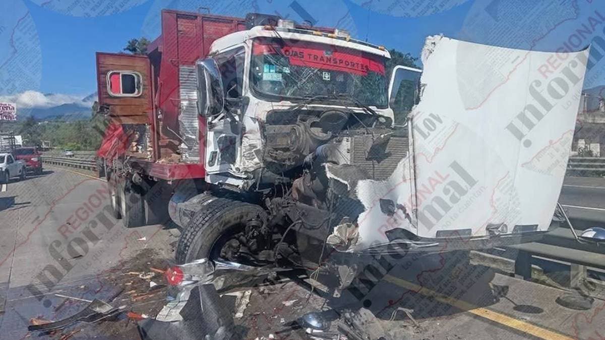Carambola en Puebla-Orizaba deja conductor prensado y caos vial en El Sumidero
