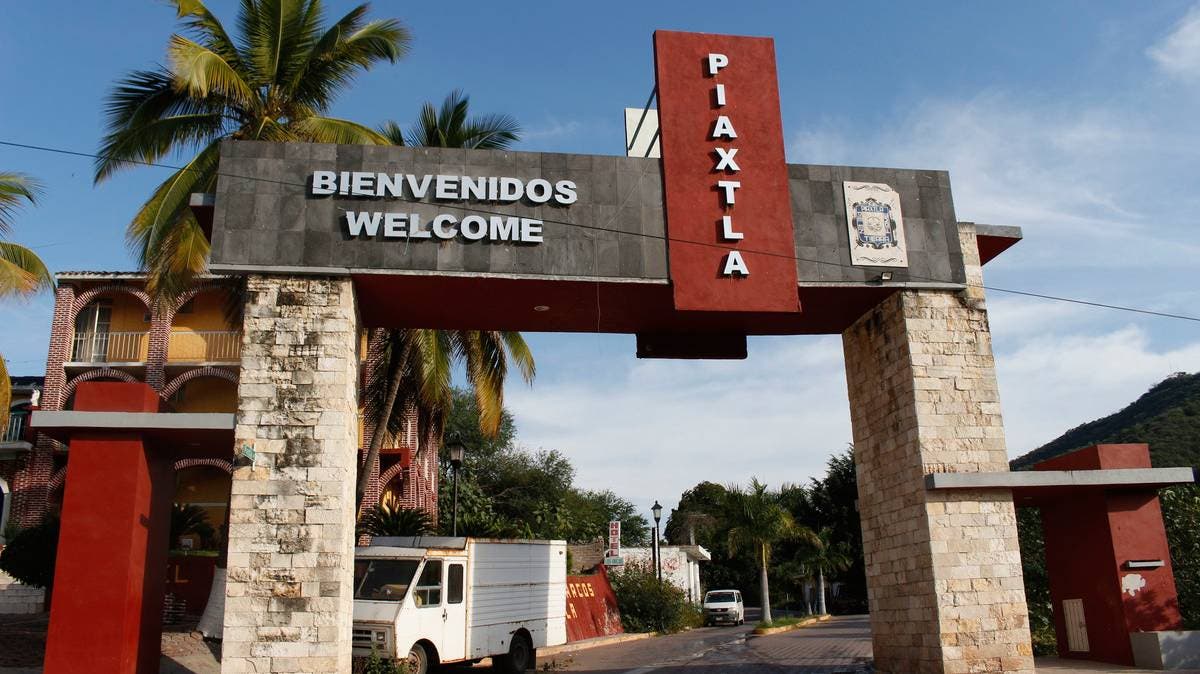 Tragedia en Piaxtla: motociclista pierde la vida tras chocar contra un vehículo en movimiento