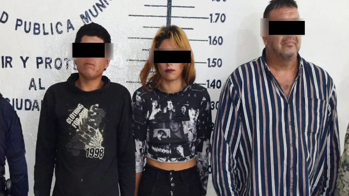 Detienen a tres ladrones mientras desvalijaban un tractocamión robado en San Pedro Cholula