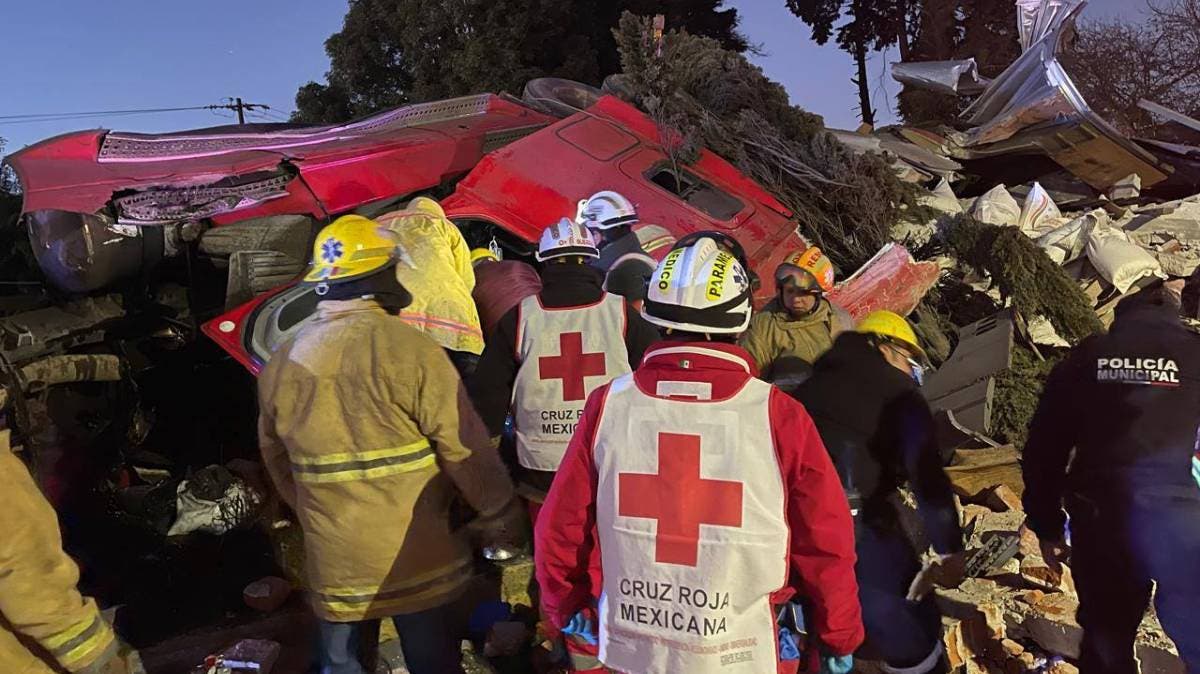 Volcadura en Zacatlán: tres horas de tensión, acero retorcido y una vida que se negó a rendirse
