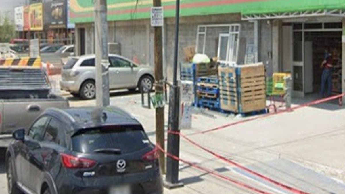 Encuentran a mujer sin vida dentro de una camioneta, tenía una herida profunda en el cuello