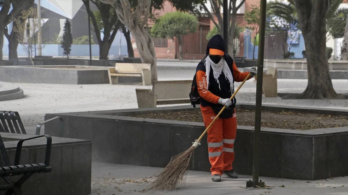 “Naranjitas” protestan por bonos; gobierno responde con boletos, manicure y cortes de cabello