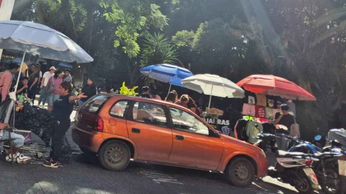 El colmo: instalan un puesto de micheladas en plena vía pública del Centro Histórico de Puebla