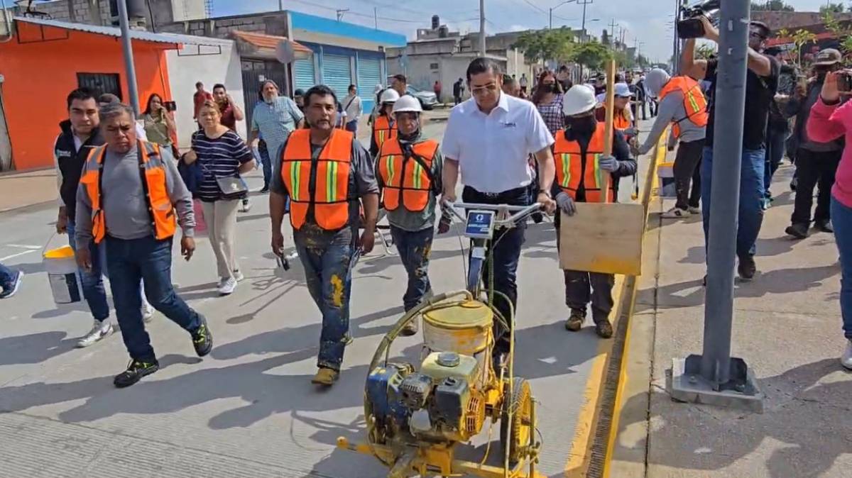 ¿Coincidencia? Pavimentan calle donde vive Armenta; vecinos ven patrullas y obras