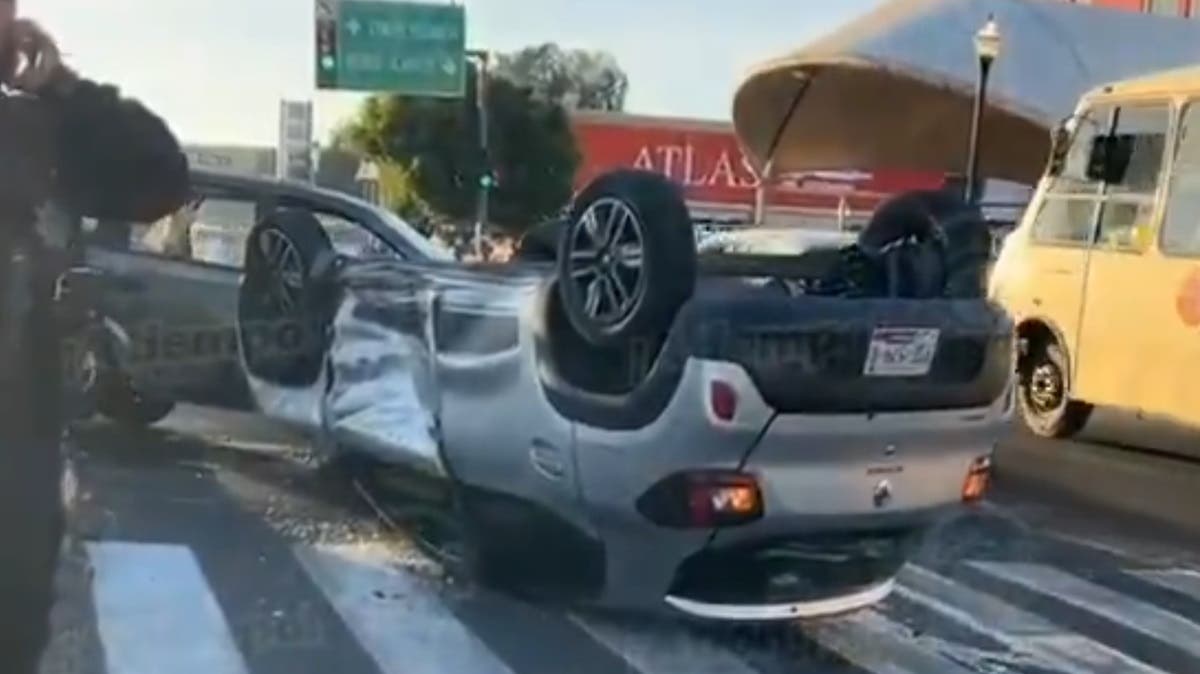 Volcadura provoca caos vial en Reforma y Bulevar Norte: dos lesionados tras choque a exceso de velocidad