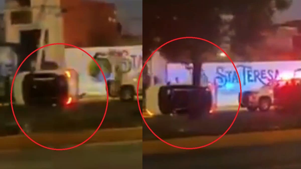 VIDEO Pareja en estado de ebriedad vuelca su auto frente a la China Poblana en Puebla
