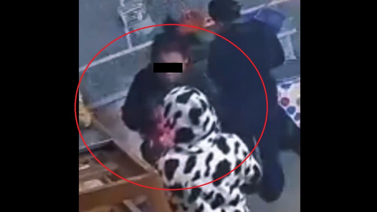 Madre presiona a su hija menor para robar hojaldras en Amozoc: VIDEO causa indignación en redes