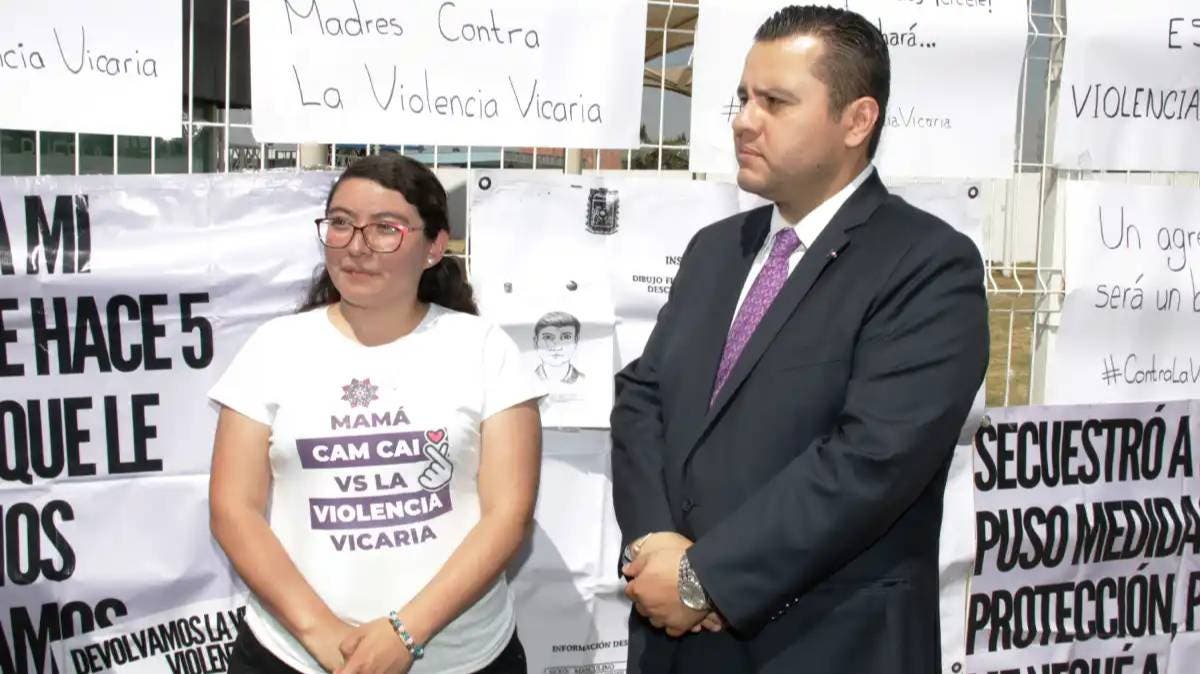 Primer acusado por violencia vicaria en América Latina deja la cárcel en Puebla