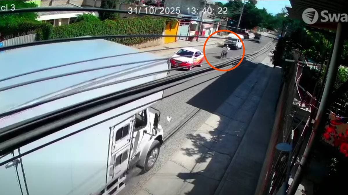 Motociclista pierde la vida tras impactarse contra camión en la carretera Tehuacán–Teotitlán