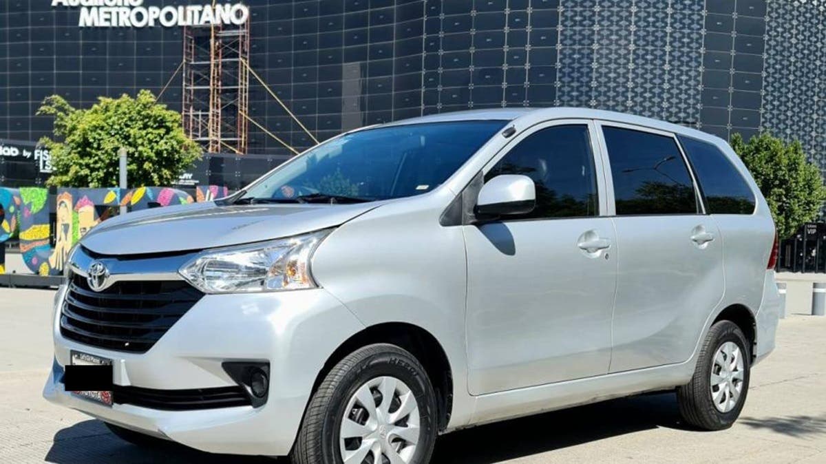 Taxis piratas se reinventan en Puebla: del viejo Tsuru a la Toyota Avanza, el negocio que ni la RUTA pudo frenar