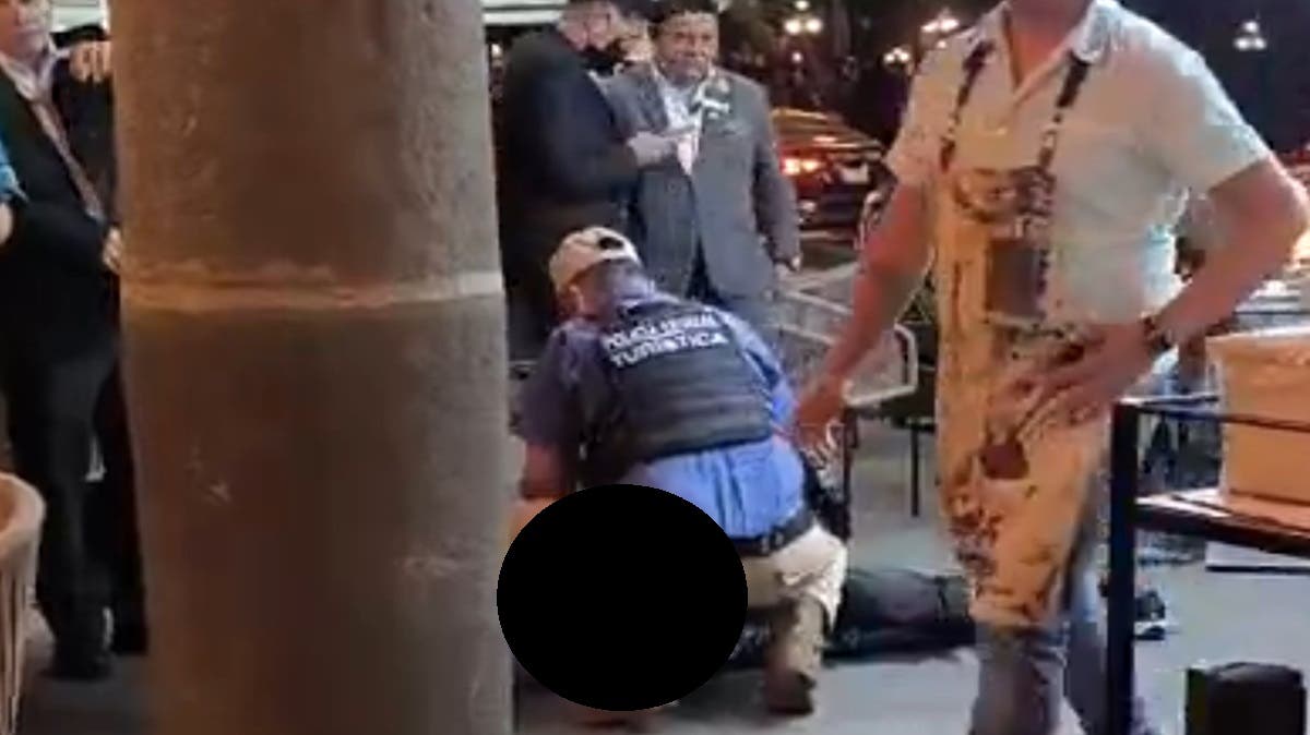 Hombre muere frente al Hotel Royalty en pleno Zócalo de Puebla