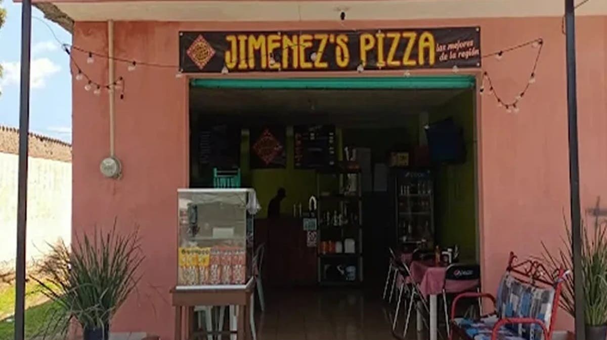 Motoladrones asaltan pizzería “Jiménez” en Atlixco y despojan a clientes de dinero y celulares