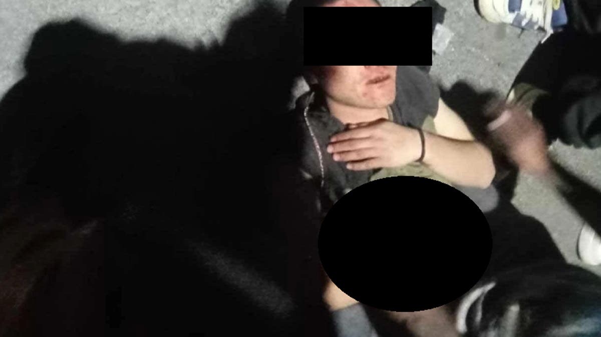 Poblanos justicieros de Amozoc detienen y golpean a presunto asaltante que intentó robar una barbería