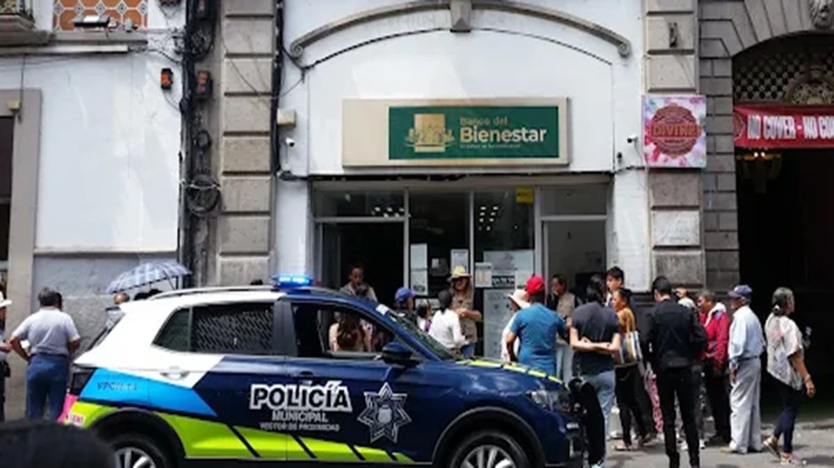 💔 “Apenas caminé unos pasos y me asaltaron”: mujer pierde su pensión frente al Banco Bienestar en el Centro de Puebla
