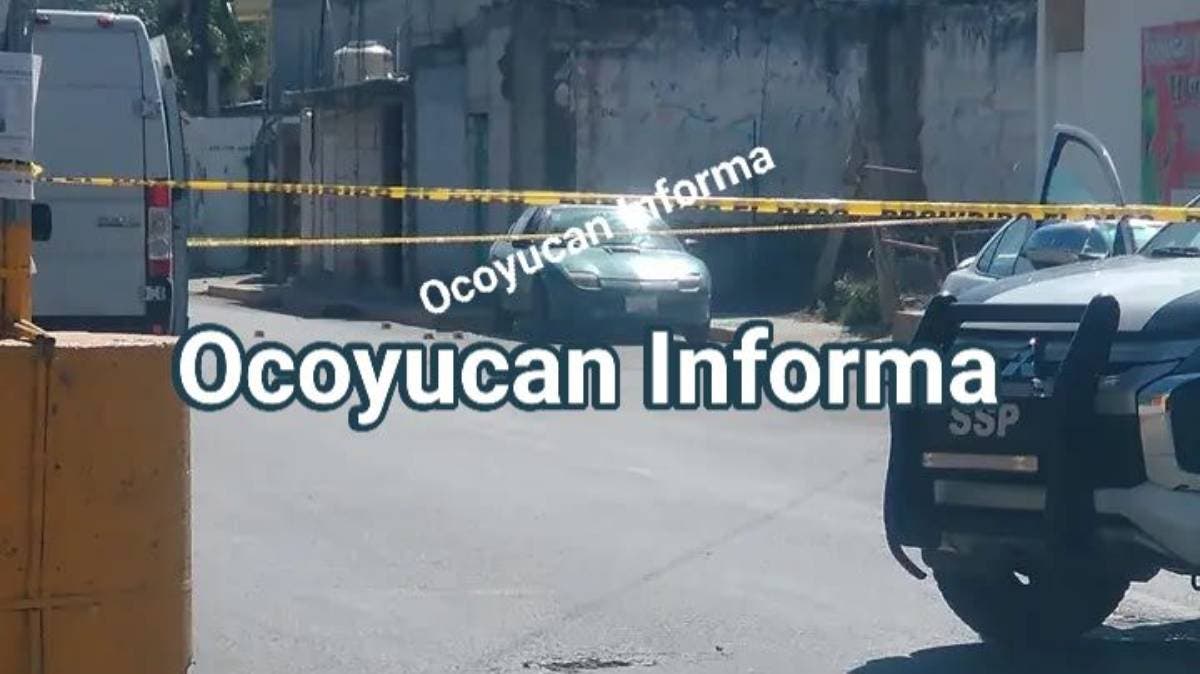 Hallan a un hombre sin vida dentro de su vehículo en Ocoyucan; vecinos escucharon disparos en la madrugada