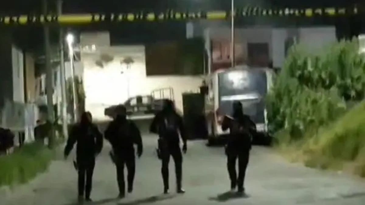 Hallan a dos jóvenes ejecutados en un lote baldío de San Sebastián Aparicio