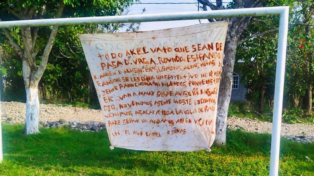 Narcomanta aparece en campo de fútbol de Venustiano Carranza, Puebla