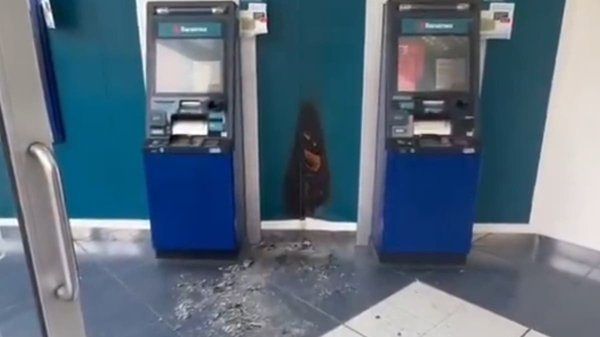 Incendian cajeros de Banamex en pleno Bulevar 5 de Mayo; buscan a los responsables