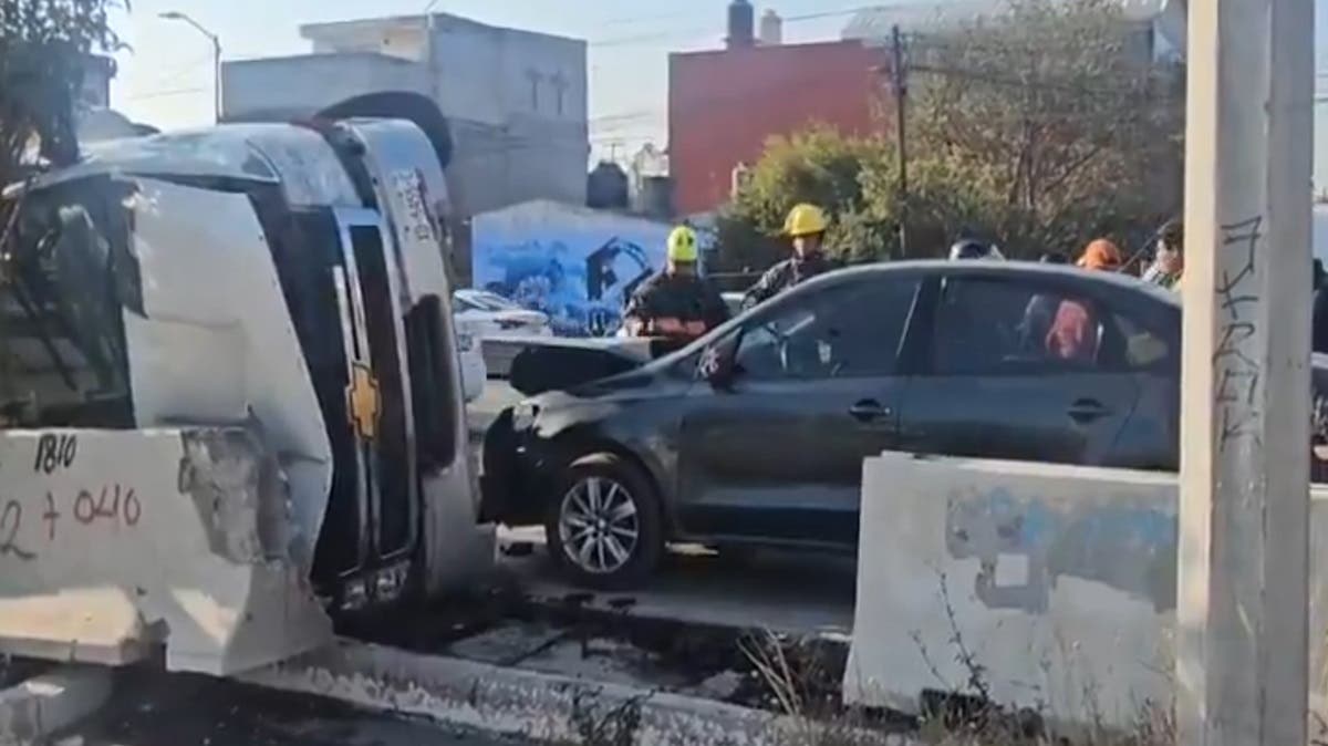 Volcadura de unidad de gas desata caos en Periférico Ecológico; tráfico detenido por más de una hora